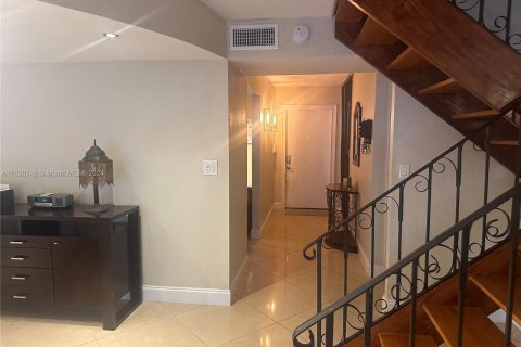 Copropriété à vendre à Hallandale Beach, Floride: 3 chambres, 166.57 m2 № 1292854 - photo 24