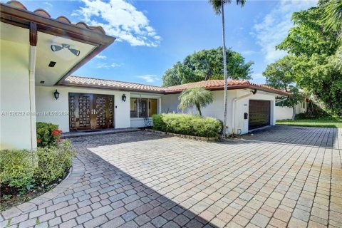 Casa en venta en Miami, Florida, 4 dormitorios, 210.33 m2 № 986188 - foto 3