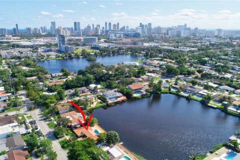 Casa en venta en Miami, Florida, 4 dormitorios, 210.33 m2 № 986188 - foto 24