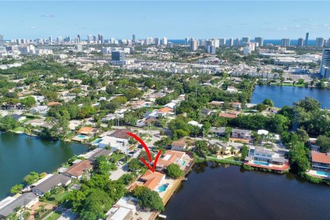 Casa en venta en Miami, Florida, 4 dormitorios, 210.33 m2 № 986188 - foto 23