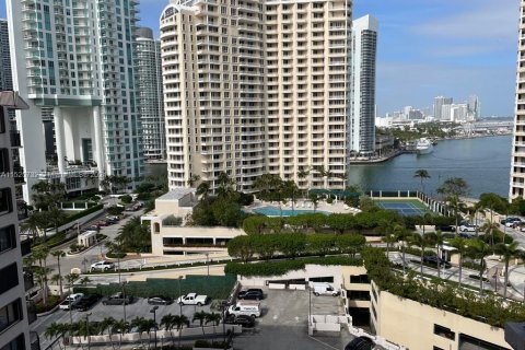 Condo in Miami, Florida, 1 bedroom  № 986191 - photo 6