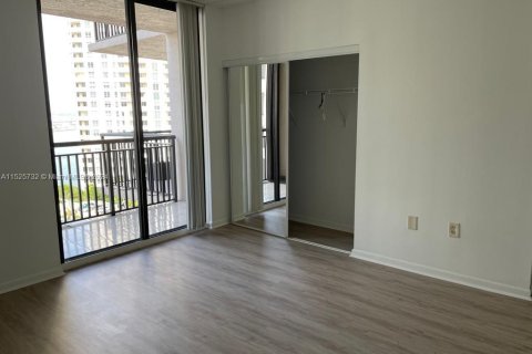 Condo in Miami, Florida, 1 bedroom  № 986191 - photo 11