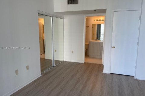 Condo in Miami, Florida, 1 bedroom  № 986191 - photo 13