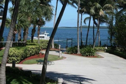 Condo in Miami, Florida, 1 bedroom  № 986191 - photo 16