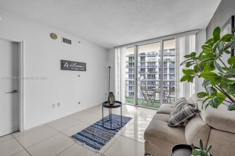 Condo in Miami, Florida, 1 bedroom  № 1215915 - photo 10