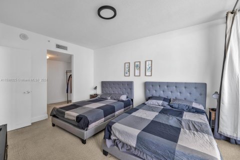 Condo in Miami, Florida, 1 bedroom  № 1215915 - photo 12