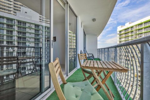 Condo in Miami, Florida, 1 bedroom  № 1215915 - photo 17