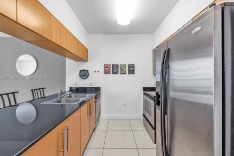 Condo in Miami, Florida, 1 bedroom  № 1215915 - photo 6