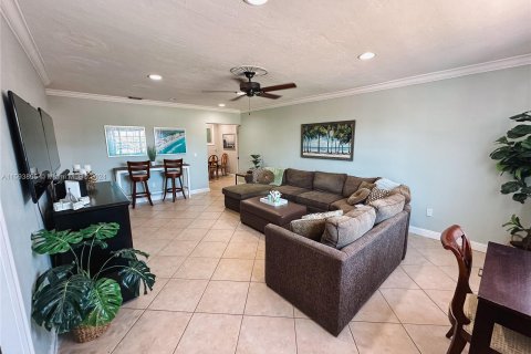 Casa en venta en Hallandale Beach, Florida, 3 dormitorios, 139.17 m2 № 1186707 - foto 5