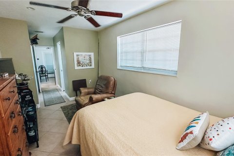 House in Hallandale Beach, Florida 3 bedrooms, 139.17 sq.m. № 1186707 - photo 11