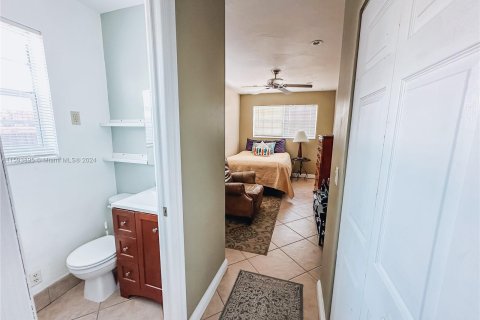 Casa en venta en Hallandale Beach, Florida, 3 dormitorios, 139.17 m2 № 1186707 - foto 12