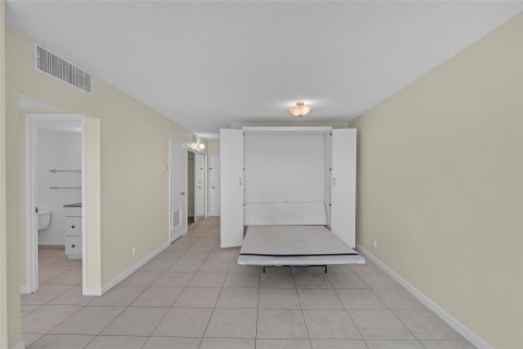 Condominio en venta en Fort Lauderdale, Florida, 1 dormitorio, 66.89 m2 № 1116981 - foto 4