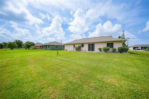 House in Punta Gorda, Florida 3 bedrooms, 121.14 sq.m. № 1299411 - photo 20