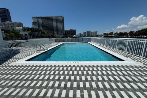 Copropriété à vendre à Hallandale Beach, Floride: 1 chambre, 65.03 m2 № 1325808 - photo 28