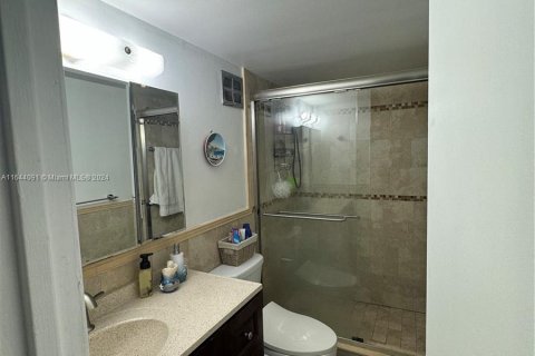 Condo in Hallandale Beach, Florida, 1 bedroom  № 1325808 - photo 13