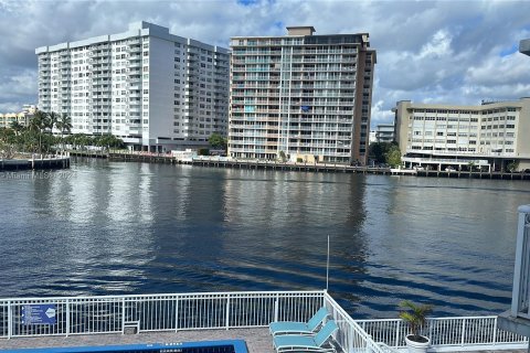 Condominio en venta en Hallandale Beach, Florida, 1 dormitorio, 65.03 m2 № 1325808 - foto 17