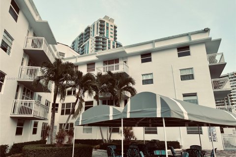 Condominio en venta en Hallandale Beach, Florida, 1 dormitorio, 65.03 m2 № 1325808 - foto 22