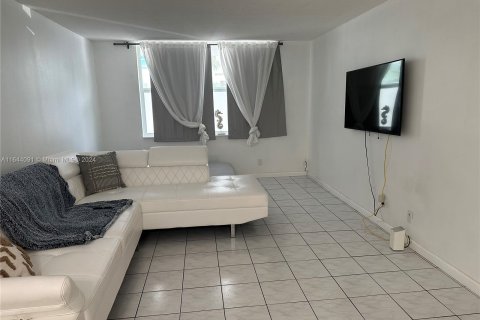 Condominio en venta en Hallandale Beach, Florida, 1 dormitorio, 65.03 m2 № 1325808 - foto 9