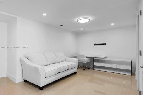 Condo in Miami, Florida, 2 bedrooms  № 1384271 - photo 9