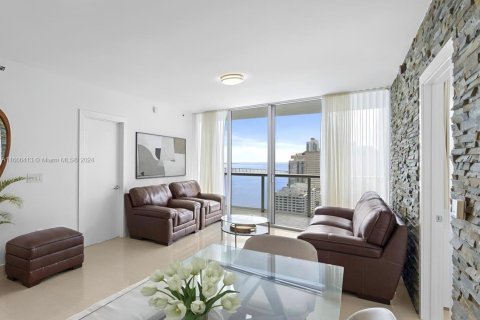 Condo in Miami, Florida, 2 bedrooms  № 1384271 - photo 2