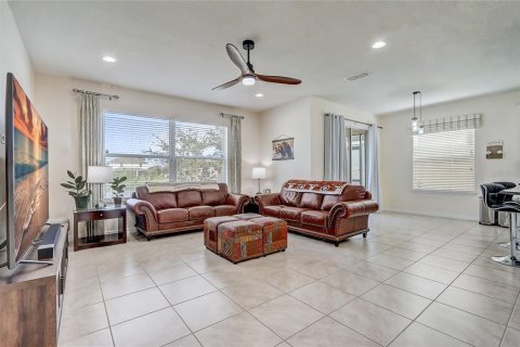 House in Orlando, Florida 5 bedrooms, 268.3 sq.m. № 1400614 - photo 10