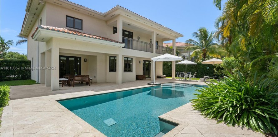 Casa en Cutler Bay, Florida 5 dormitorios, 366.5 m2 № 1237505