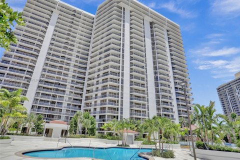 Condo in Aventura, Florida, 2 bedrooms  № 1221067 - photo 1