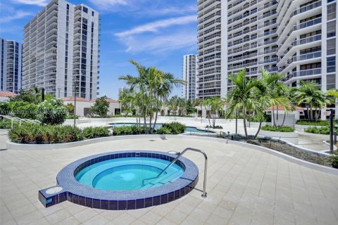 Condo in Aventura, Florida, 2 bedrooms  № 1221067 - photo 3