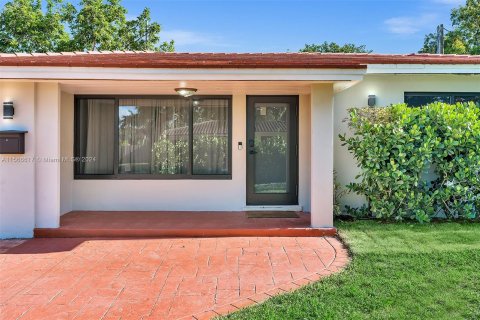 Casa en venta en El Portal, Florida, 3 dormitorios, 117.8 m2 № 1103089 - foto 2