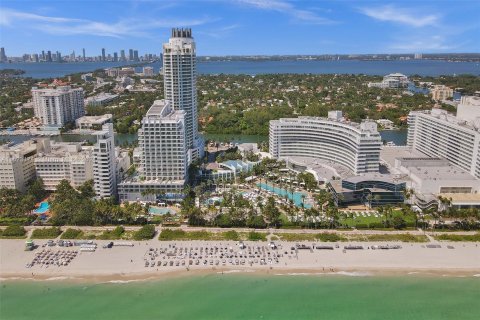 Condo in Miami Beach, Florida, 1 bedroom  № 986658 - photo 1