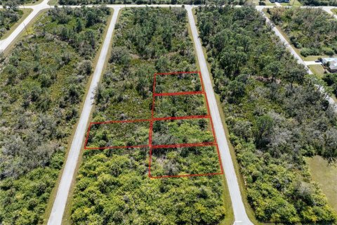 Terreno en venta en Port Charlotte, Florida № 1112861 - foto 1