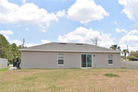 House in North Port, Florida 3 bedrooms, 119.29 sq.m. № 1212267 - photo 8