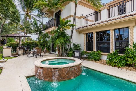 Villa ou maison à vendre à Lighthouse Point, Floride: 4 chambres, 349.41 m2 № 890380 - photo 2