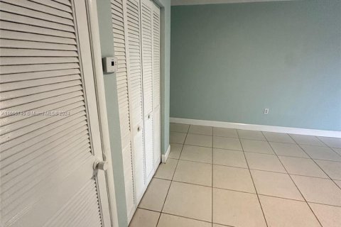 Copropriété à louer à Hialeah, Floride: 1 chambre, 61.32 m2 № 1358578 - photo 3