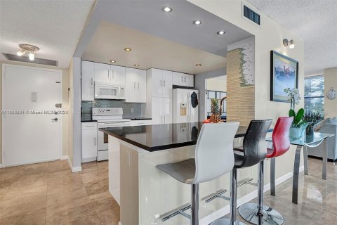 Copropriété à vendre à Hallandale Beach, Floride: 3 chambres, 132.85 m2 № 1358577 - photo 7