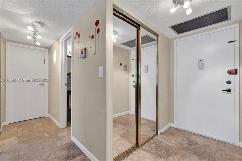 Copropriété à vendre à Hallandale Beach, Floride: 3 chambres, 132.85 m2 № 1358577 - photo 19