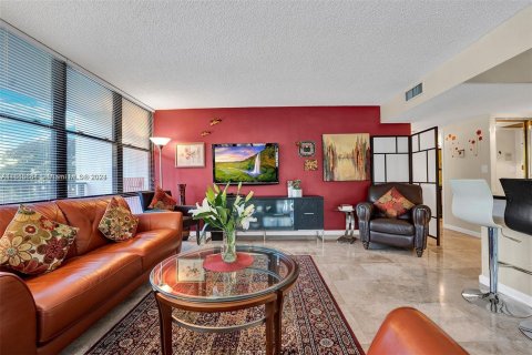 Copropriété à vendre à Hallandale Beach, Floride: 3 chambres, 132.85 m2 № 1358577 - photo 10