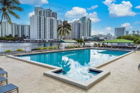 Copropriété à vendre à Hallandale Beach, Floride: 3 chambres, 132.85 m2 № 1358577 - photo 23