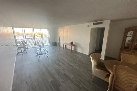 Condominio en venta en Miami, Florida, 2 dormitorios, 155.52 m2 № 1358677 - foto 3