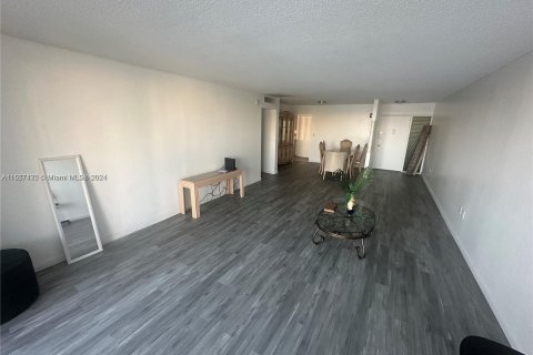 Copropriété à vendre à Miami, Floride: 2 chambres, 155.52 m2 № 1358677 - photo 2