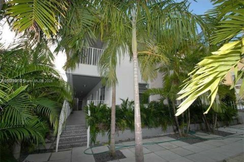 Condominio en venta en Miami Beach, Florida, 45.52 m2 № 1358679 - foto 1