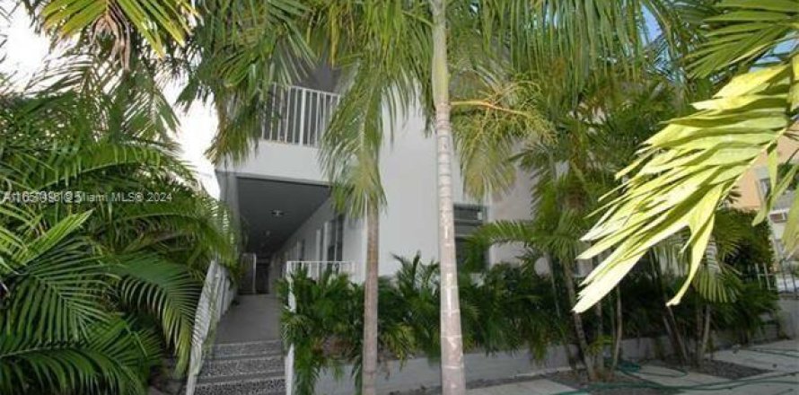 Estudio en el Condominio en Miami Beach, Florida  № 1358679