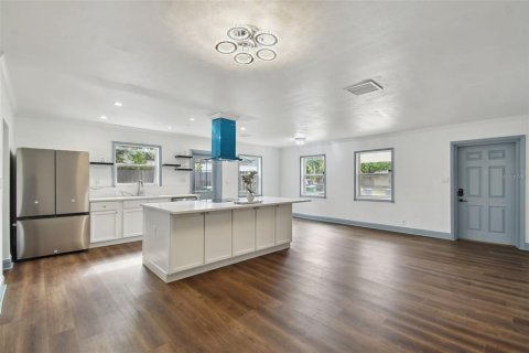 Villa ou maison à vendre à Tampa, Floride: 4 chambres, 179.58 m2 № 1113629 - photo 12