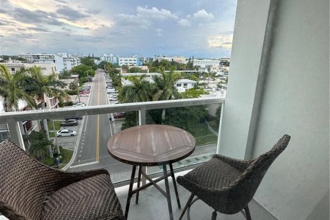 Condominio en venta en Bay Harbor Islands, Florida, 1 dormitorio, 96.62 m2 № 513448 - foto 7