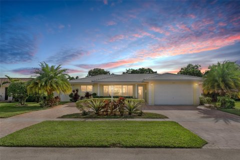 Villa ou maison à vendre à Hollywood, Floride: 3 chambres, 181.16 m2 № 913403 - photo 1