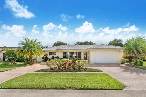 House in Hollywood, Florida 3 bedrooms, 181.16 sq.m. № 913403 - photo 18
