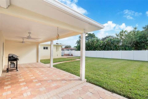 House in Hollywood, Florida 3 bedrooms, 181.16 sq.m. № 913403 - photo 4