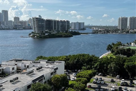 Condo in Aventura, Florida, 2 bedrooms  № 1383036 - photo 10