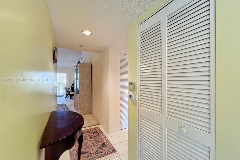 Condominio en venta en Tamarac, Florida, 2 dormitorios, 110.27 m2 № 986412 - foto 10