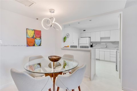 Condominio en venta en Miami Beach, Florida, 1 dormitorio, 86.4 m2 № 986413 - foto 14